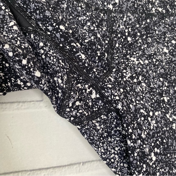 Lululemon Outrun 17" Crop Leggings size 6 - Picture 4 of 12